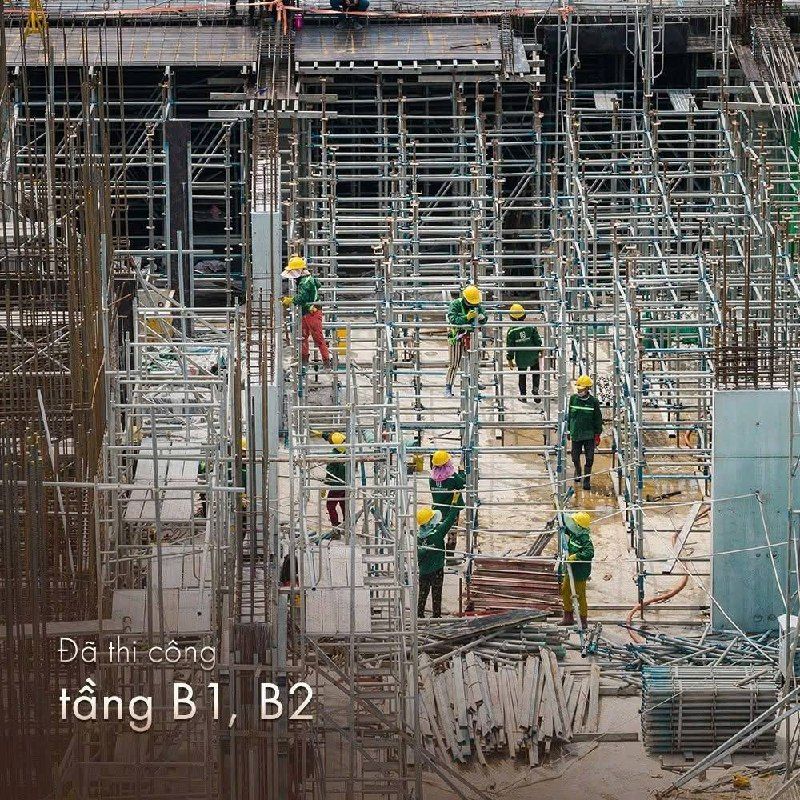 Công nhân gia cố lưới thép sàn tại khu vực dầm sàn tầng 1, 2, 3 dự án Vlasta Premier