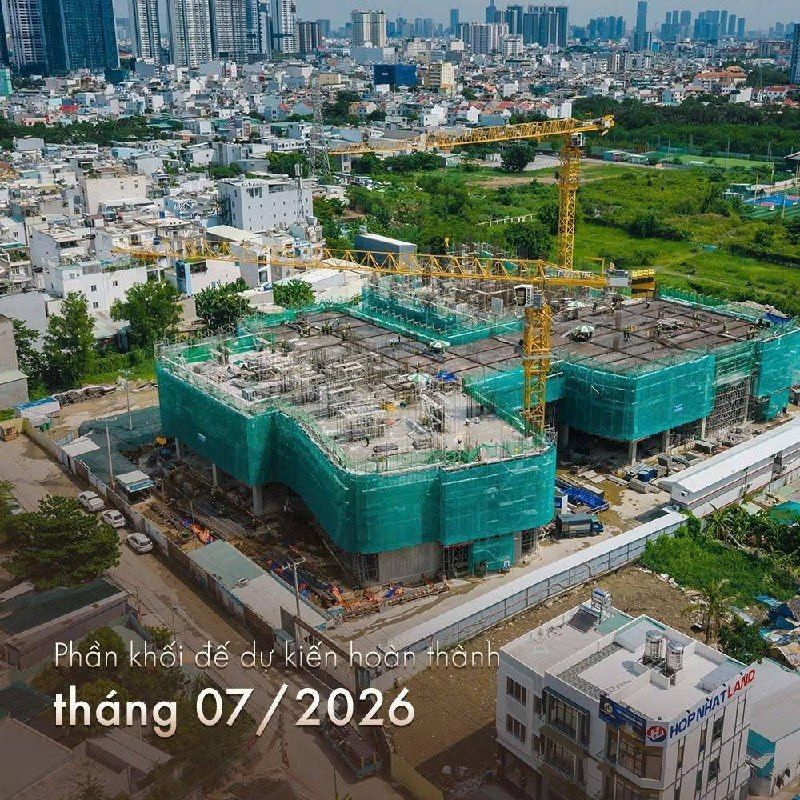 Công nhân thi công tầng hầm B1, B2 tại công trường Vlasta Premier với hệ giàn giáo thép